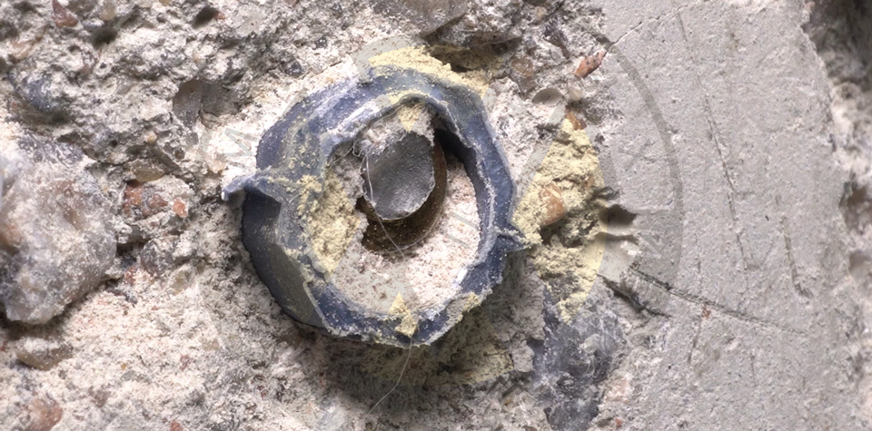 Нейлоновый датский дюбель с усиками 8х40 в бетоне. Тест на срез